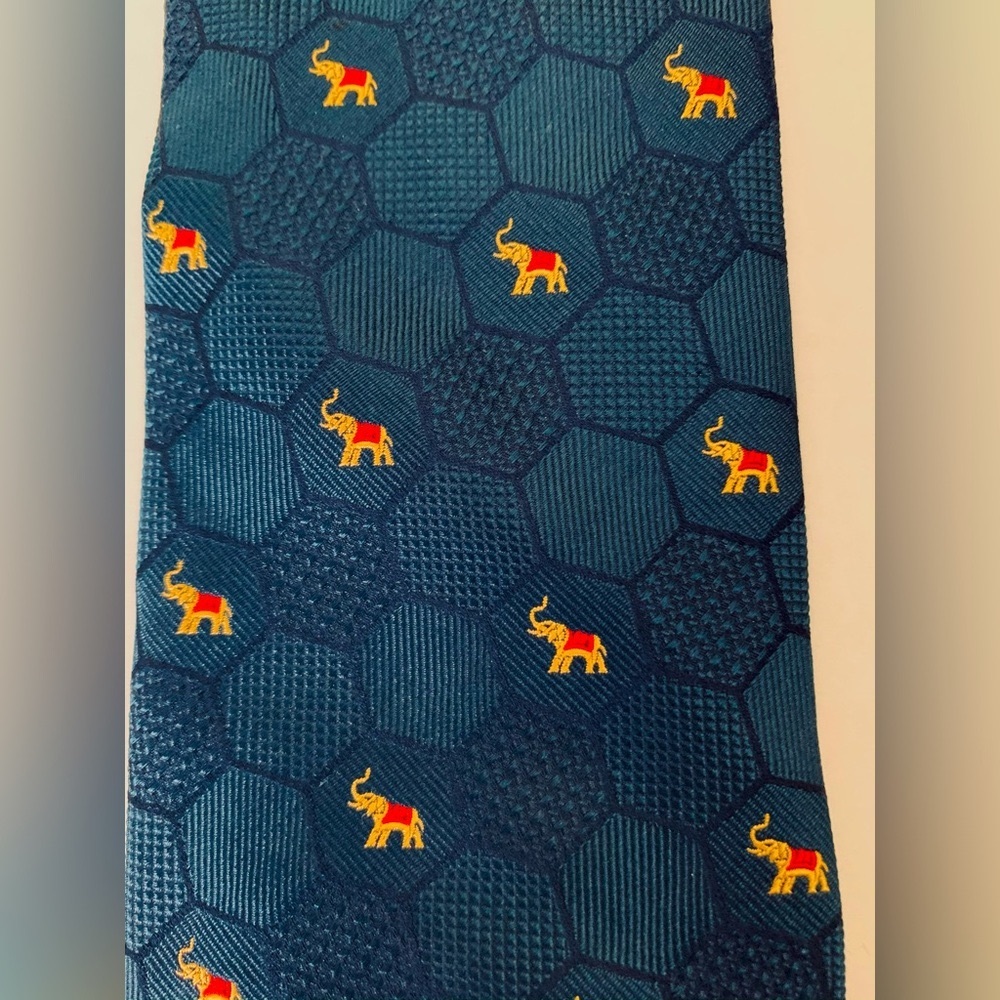 Men’s 100% silk navy blue neck tie with a pattern of elephants